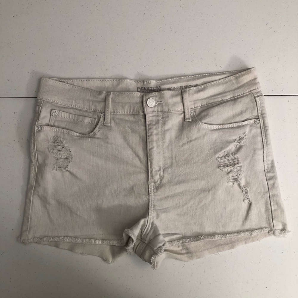 Denizen from Levi's Women's Cream Distressed Shorts Size 33 Waist
